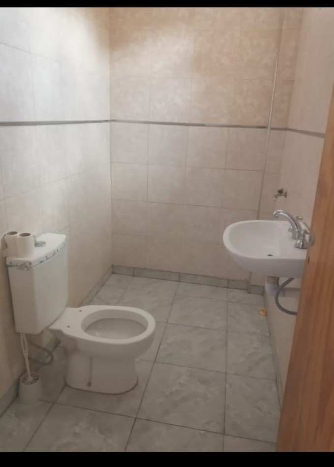  ///ALQUILER COMERCIAL EN PLOTTIER- EXCELENTE ZONA COMERCIAL. Medidor de LUz y Gas. Impuestos de EPAS para L.Comecial al dia. 
