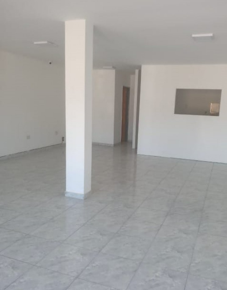  ///ALQUILER COMERCIAL EN PLOTTIER- EXCELENTE ZONA COMERCIAL. Medidor de LUz y Gas. Impuestos de EPAS para L.Comecial al dia. 